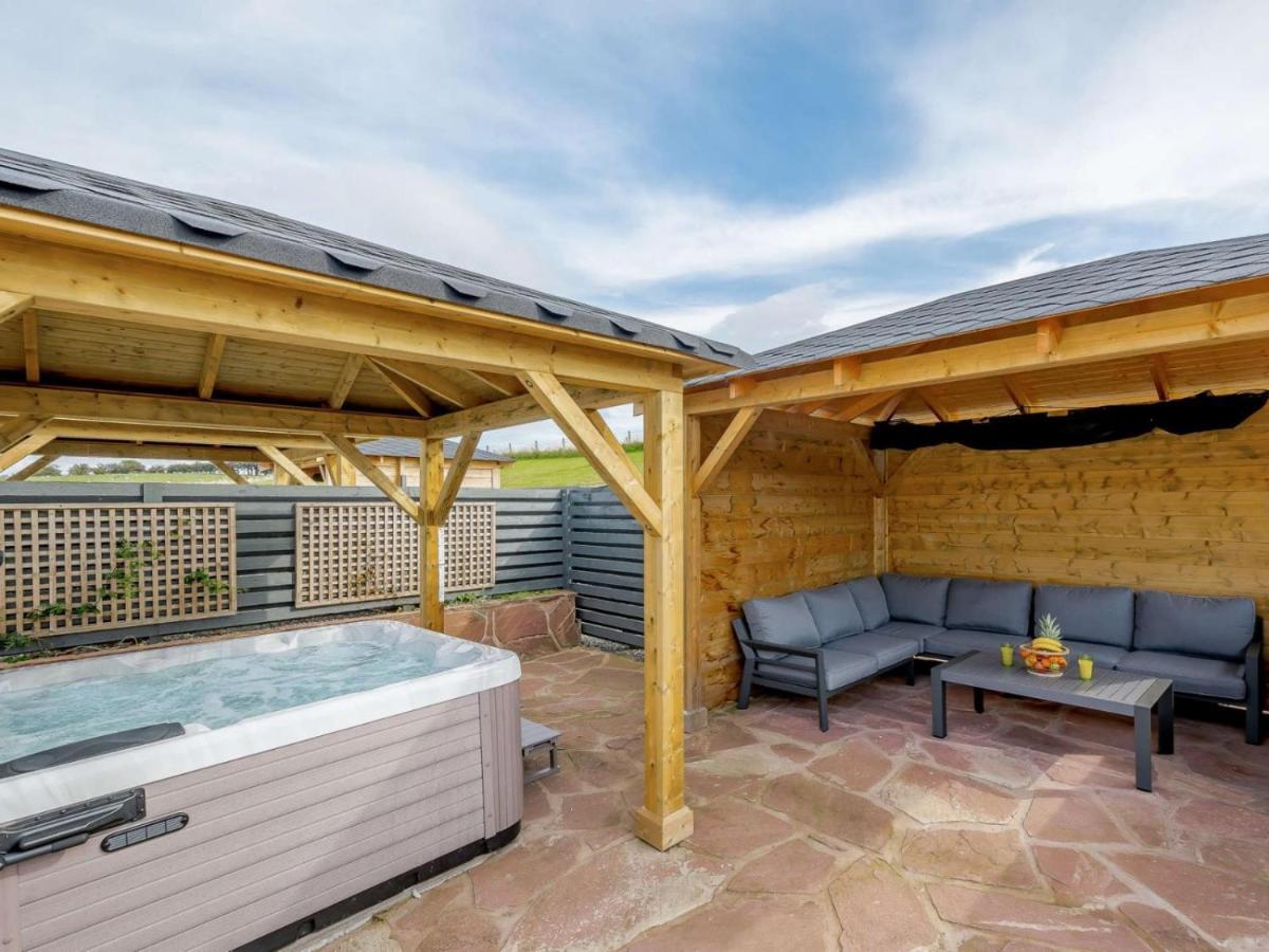 Westertonhill Lodge 5 Newbuild With Hot Tub Option Balloch Esterno foto